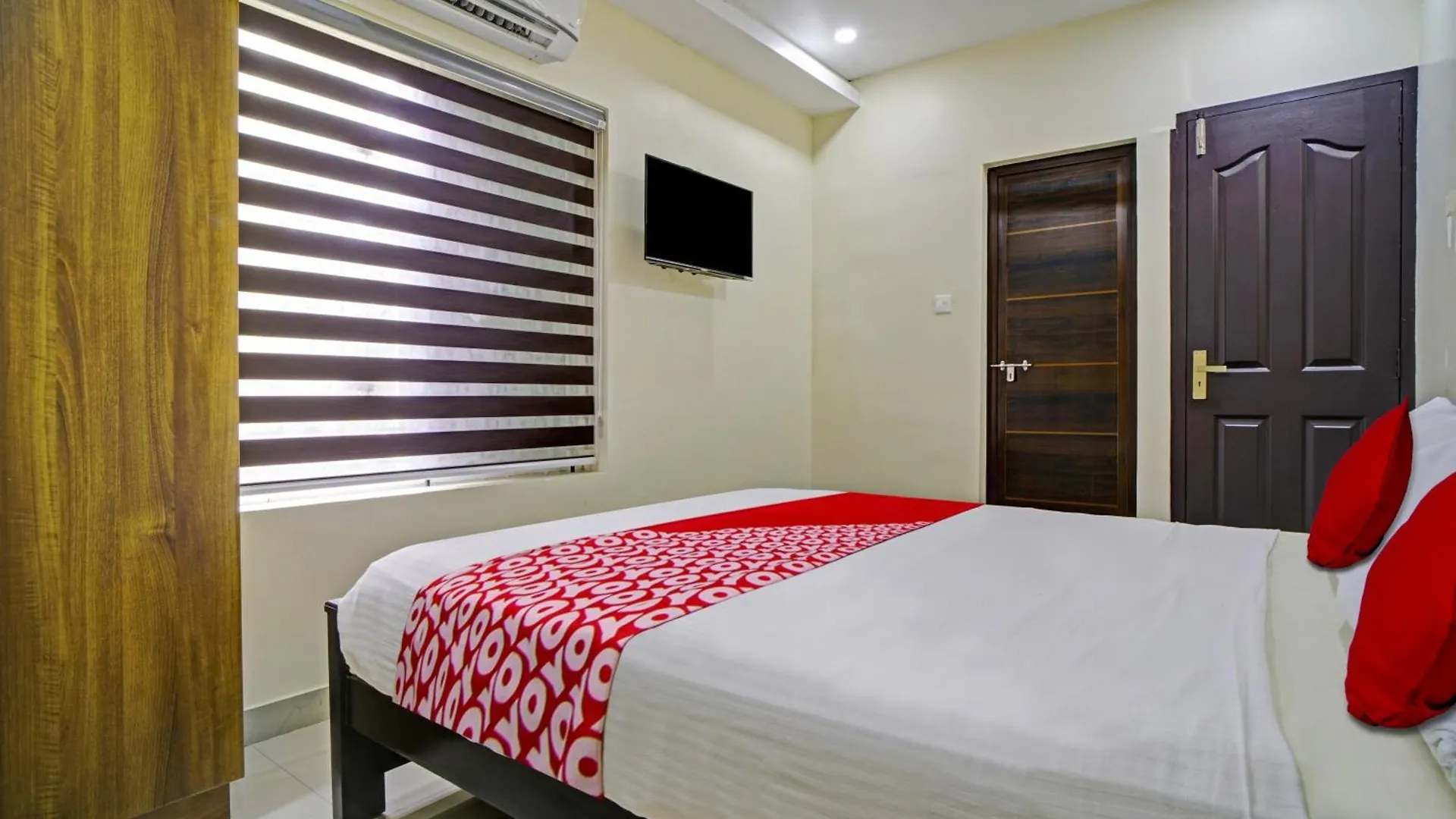 Hotel O Crystal Executive Suites Kochi
