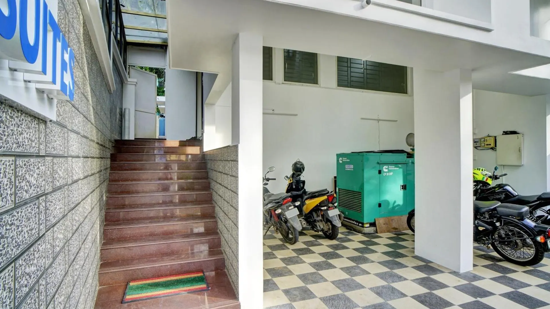 Hotel O Crystal Executive Suites Kochi