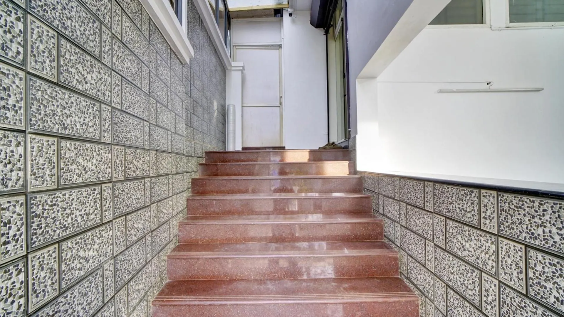 Hotel O Crystal Executive Suites Kochi