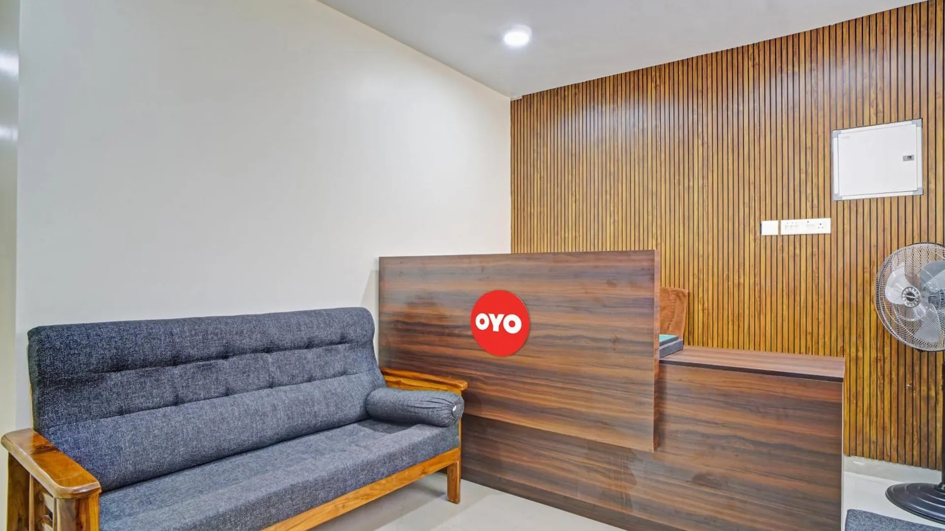 Hotel O Crystal Executive Suites Kochi