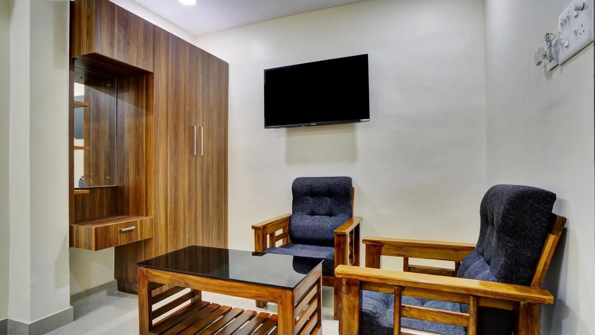 Hotel O Crystal Executive Suites Kochi 4*,  India