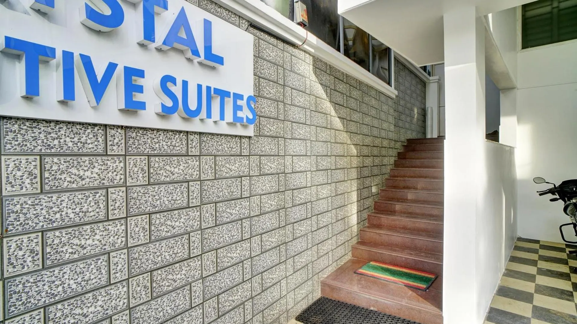 Hotel O Crystal Executive Suites Kochi