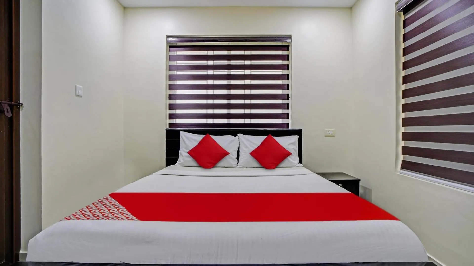Hotel O Crystal Executive Suites Kochi